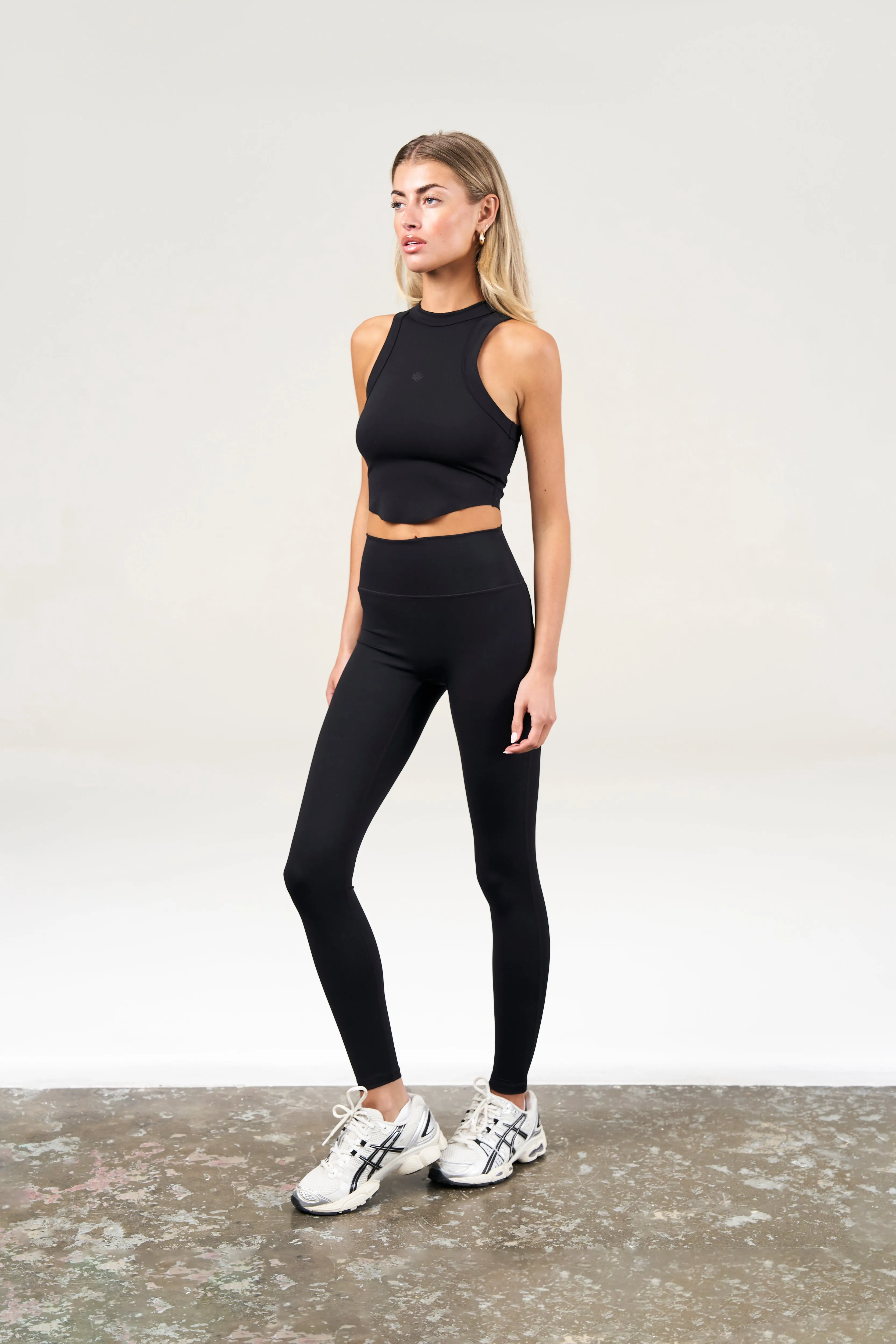 EMBLEM STRETCH SCULPTING LEGGINGS - BLACK