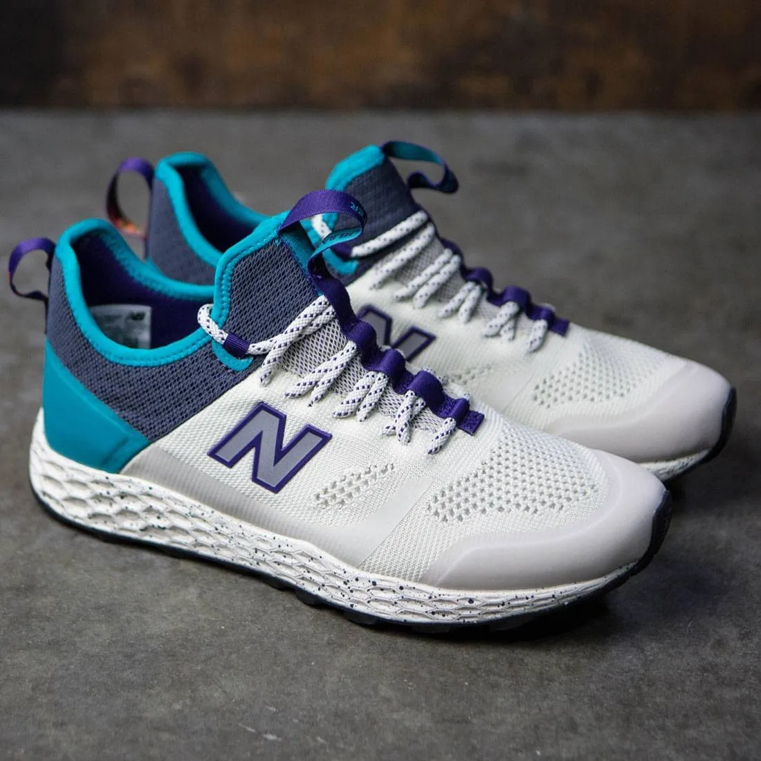 New Balance Men Fresh Foam Trailbuster MFLTBDWP (white / powder / galapagos / purple)