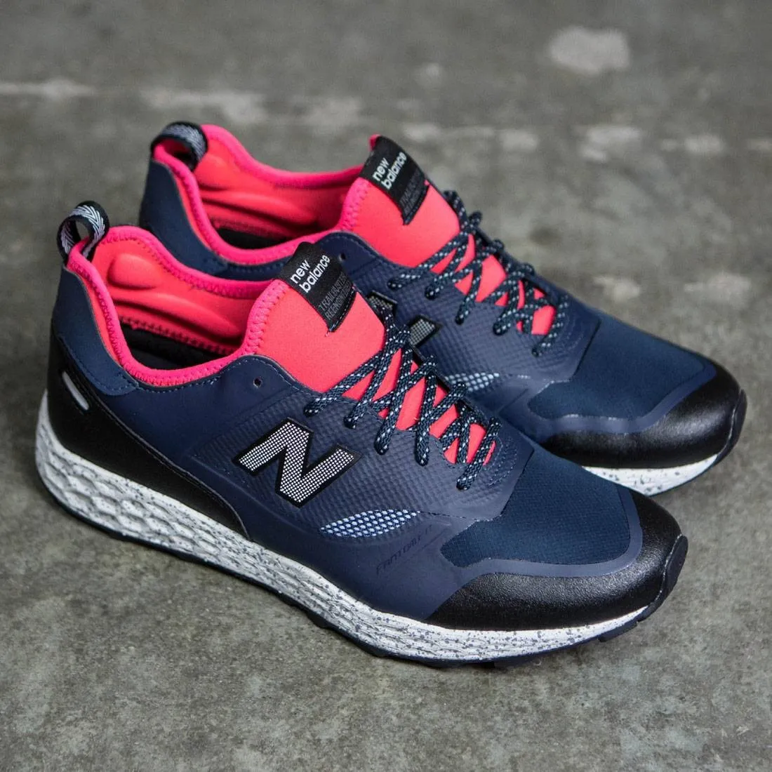 New Balance Men Fresh Foam Trailbuster MFLTBNP (navy / guava)