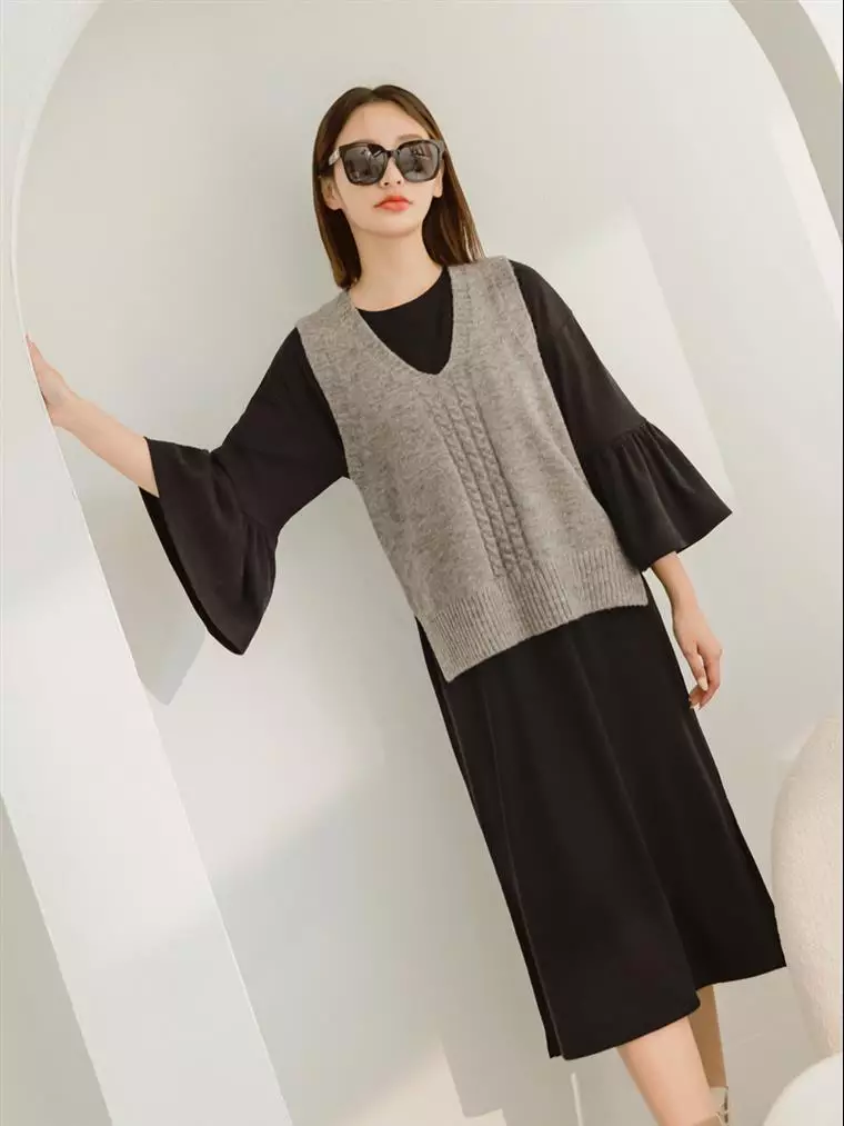 OBSTYLE Simple Off-Shoulder Umbrella Pleated Knitted Long Dress [DA9401]