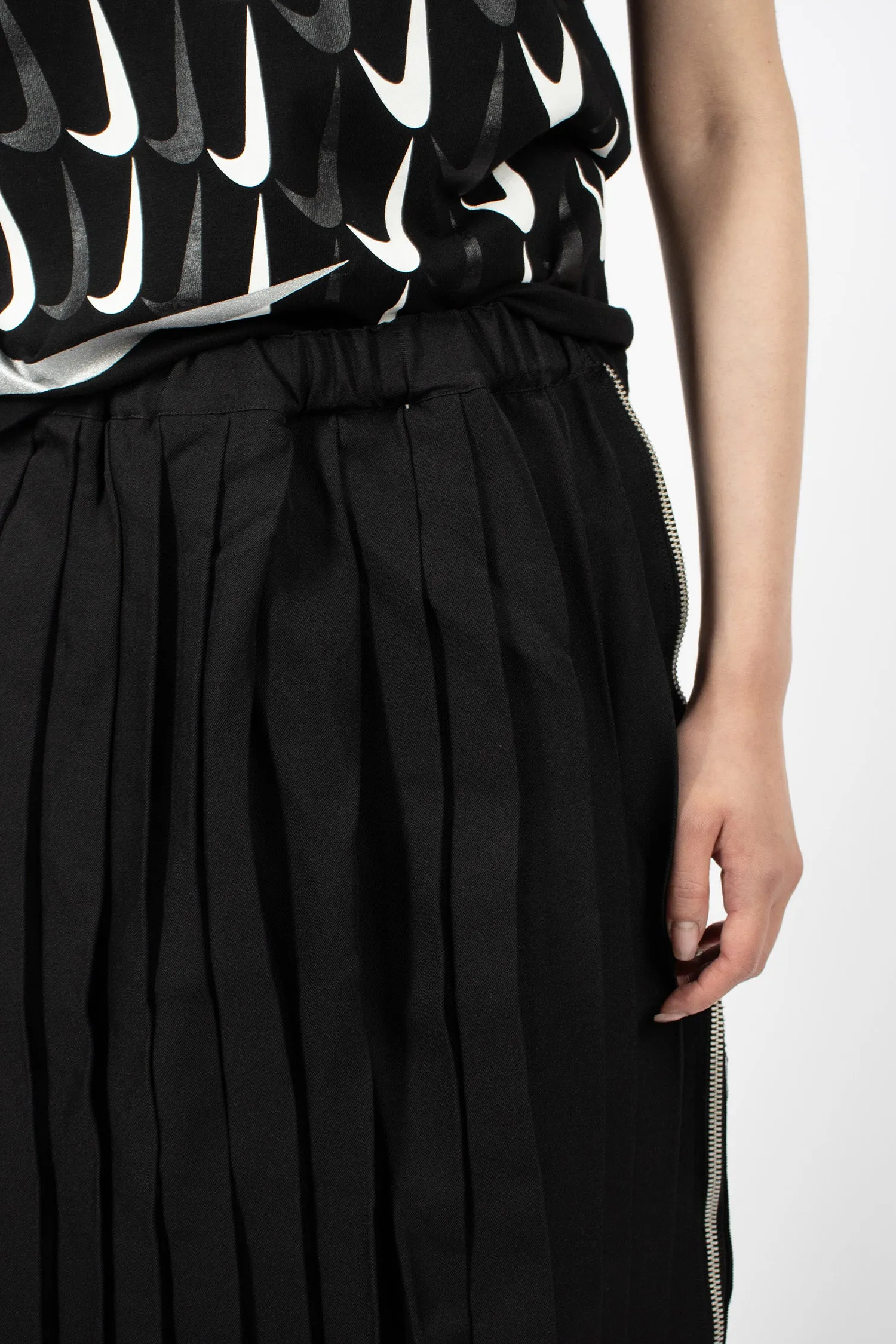 Pleated Zip Skirt Black