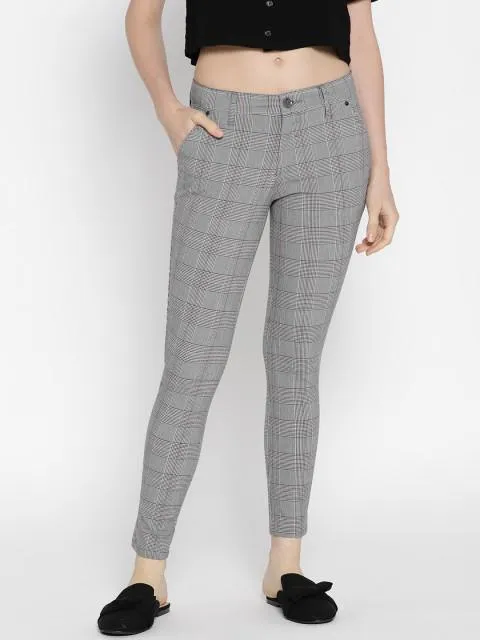 Women checked Cropped Trousers