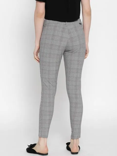 Women checked Cropped Trousers